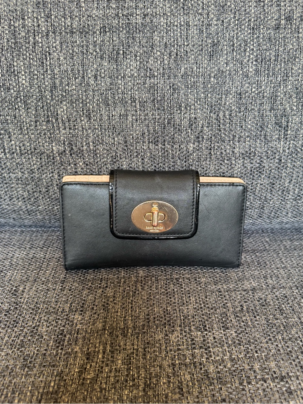 Kate Spade Hampton Road Stacy Leather Wallet With Gold Toned Turnlock Closure